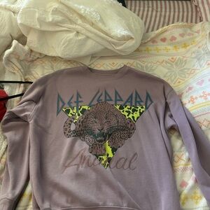 H&M Graphic Leopard Sweater in Purple